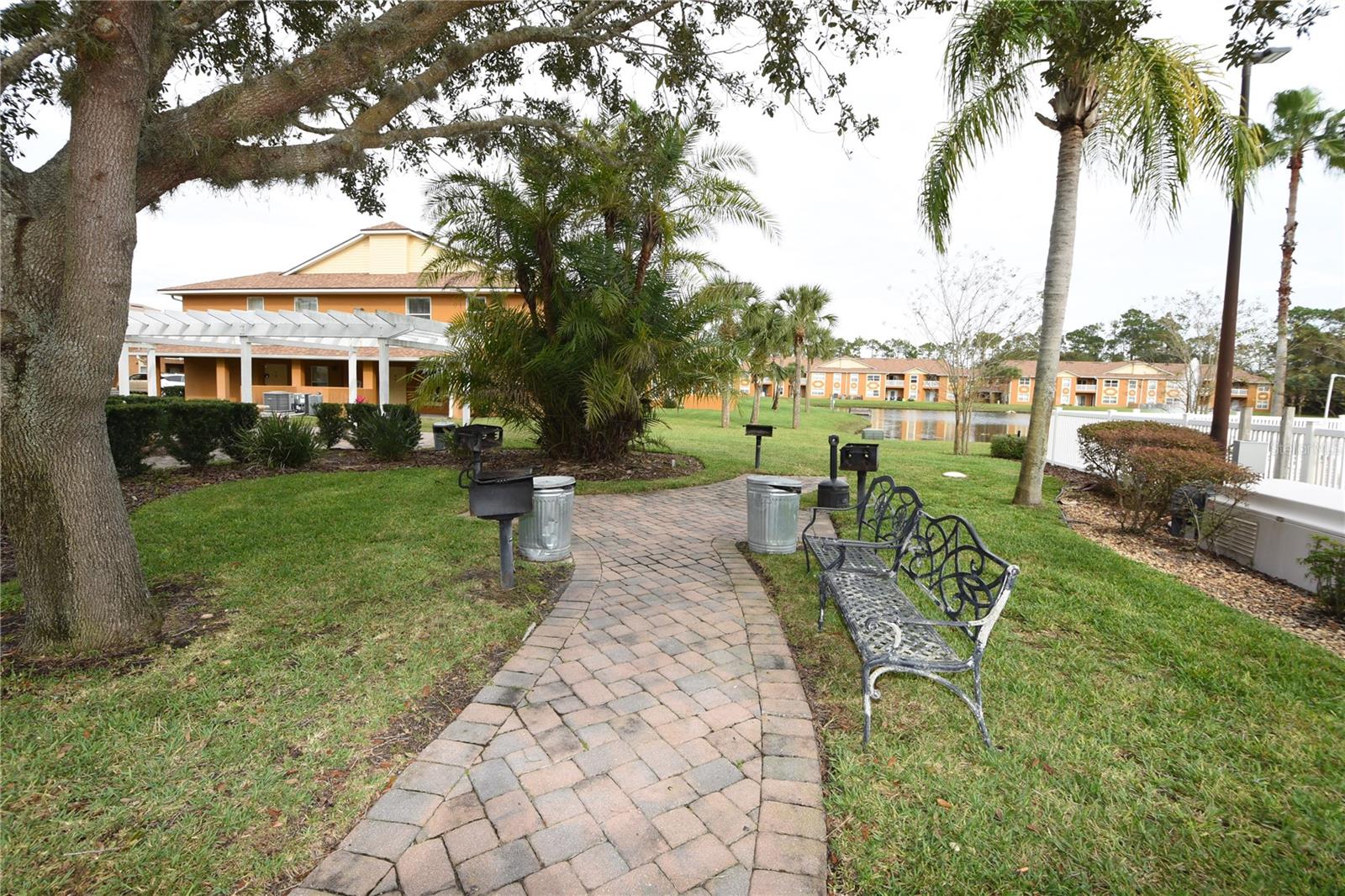 PALM POINTE - Residential