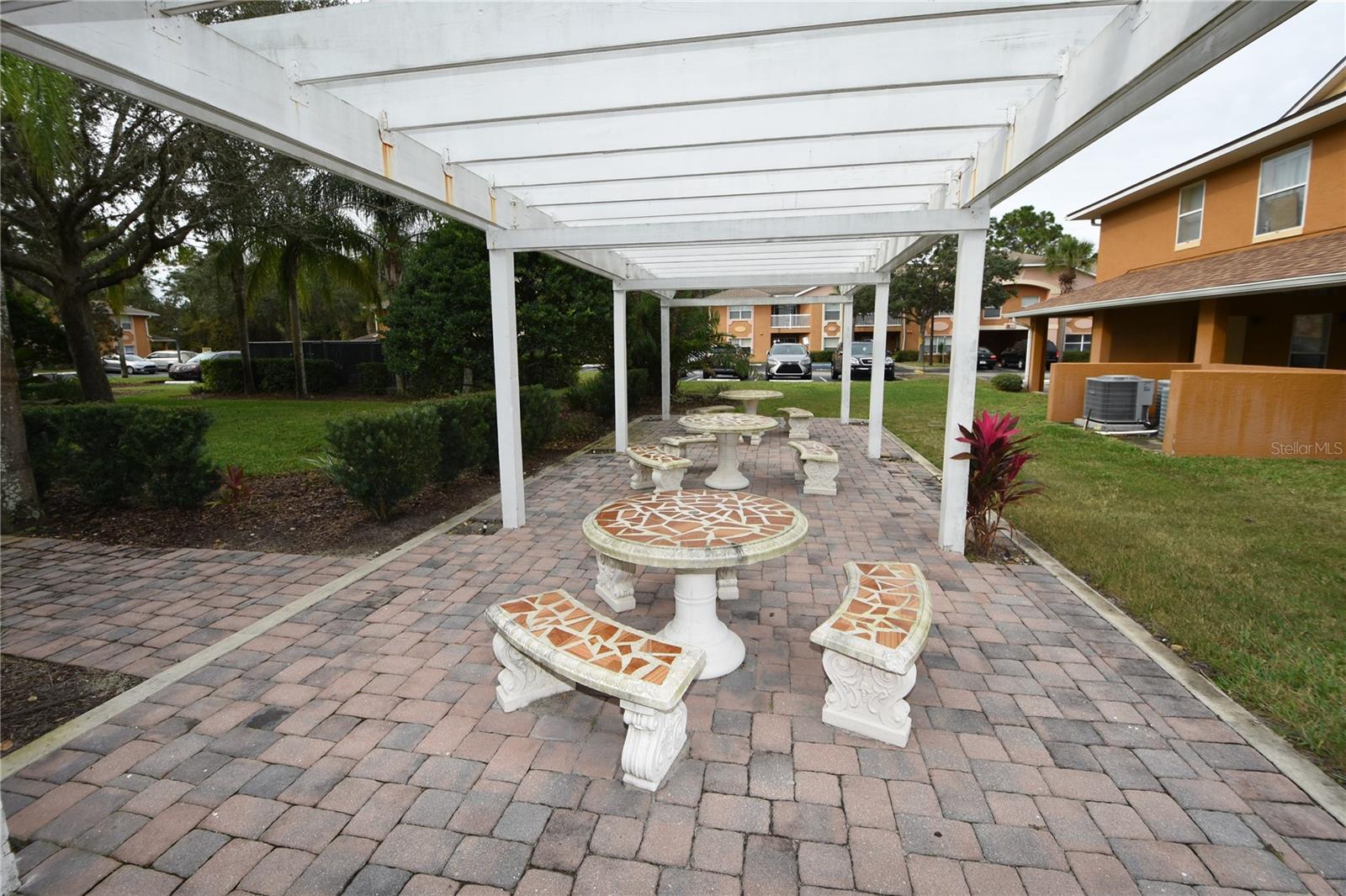 PALM POINTE - Residential