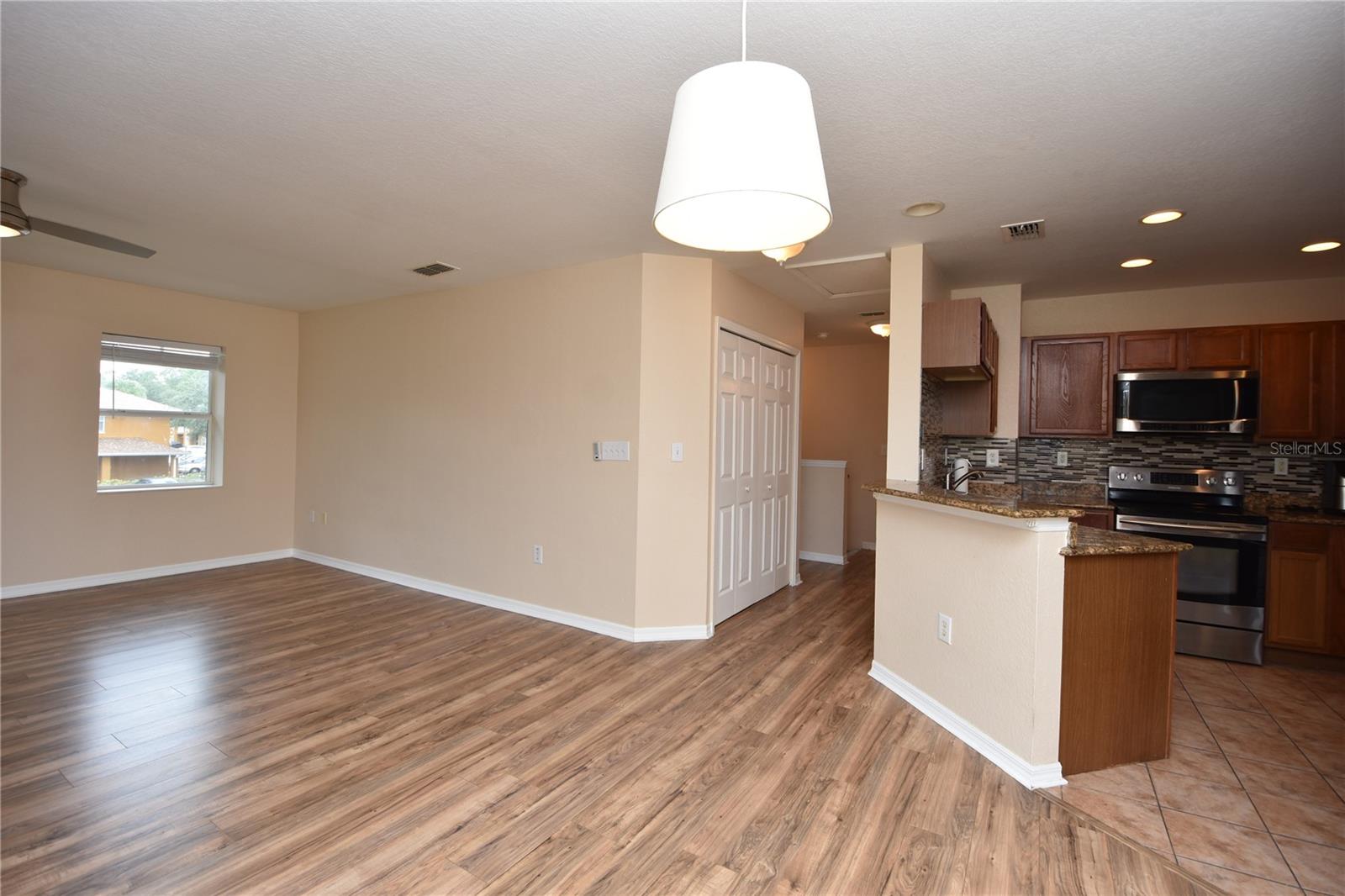 PALM POINTE - Residential