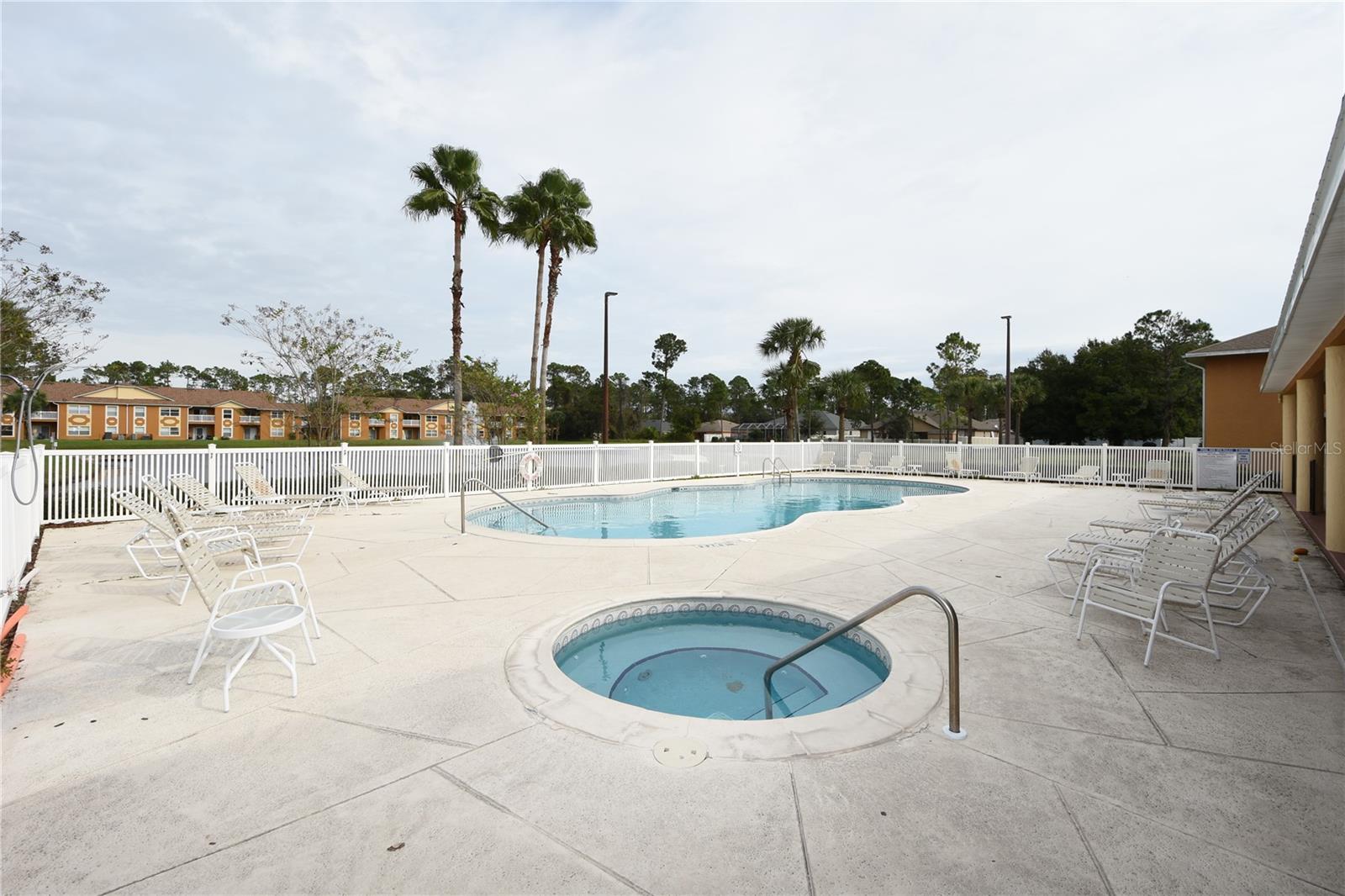 PALM POINTE - Residential