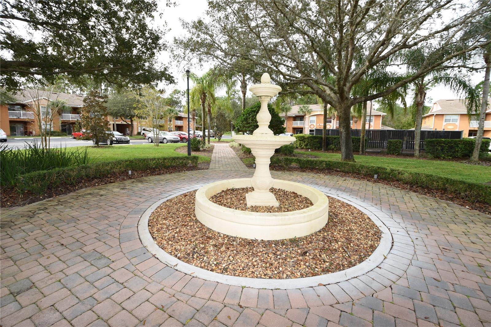 PALM POINTE - Residential
