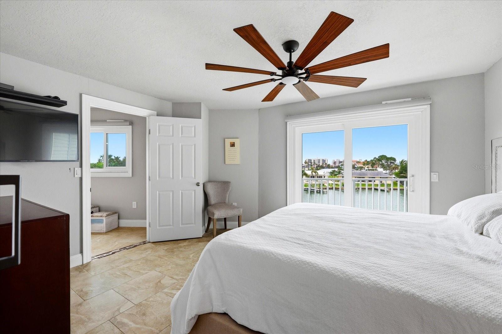 610 ISLAND WAY CONDO - Residential
