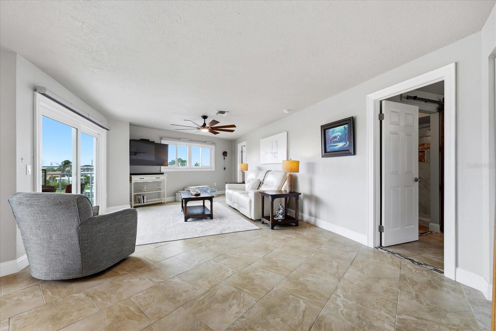 610 ISLAND WAY CONDO - Residential