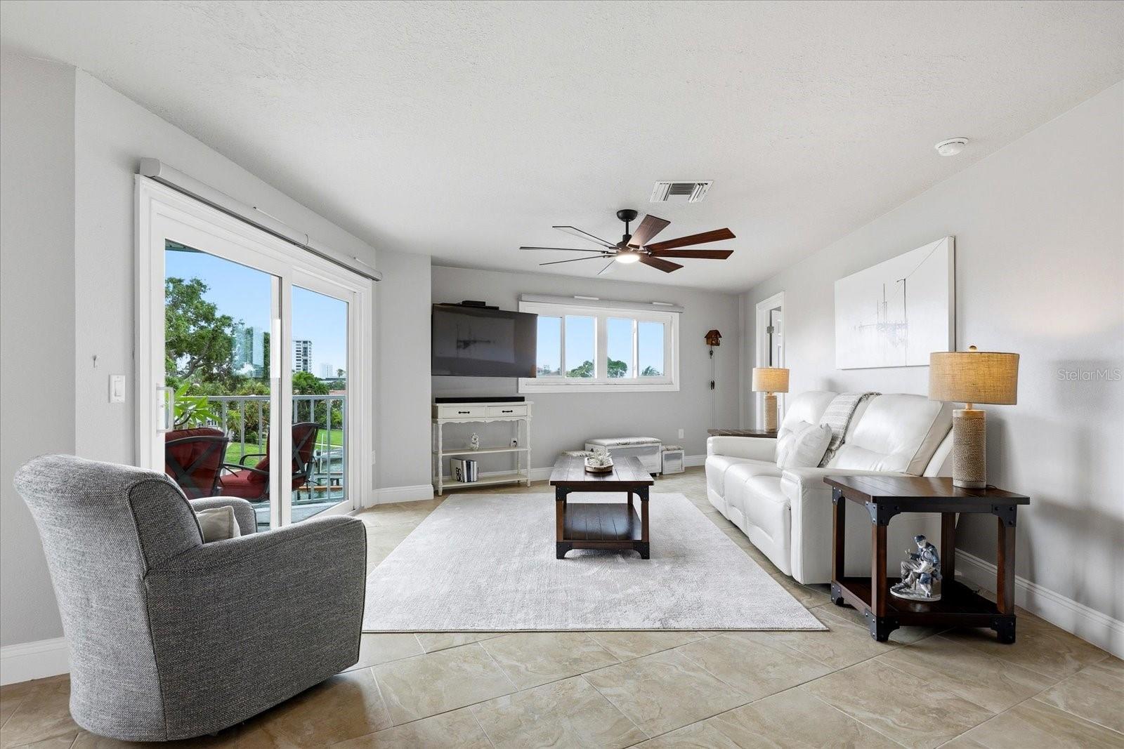 610 ISLAND WAY CONDO - Residential