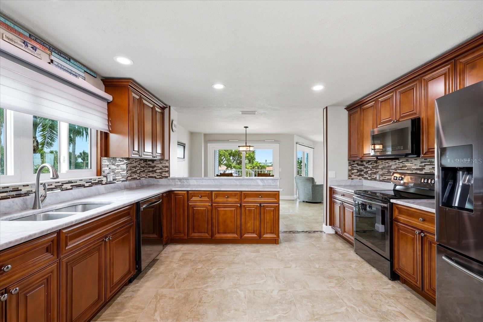 610 ISLAND WAY CONDO - Residential