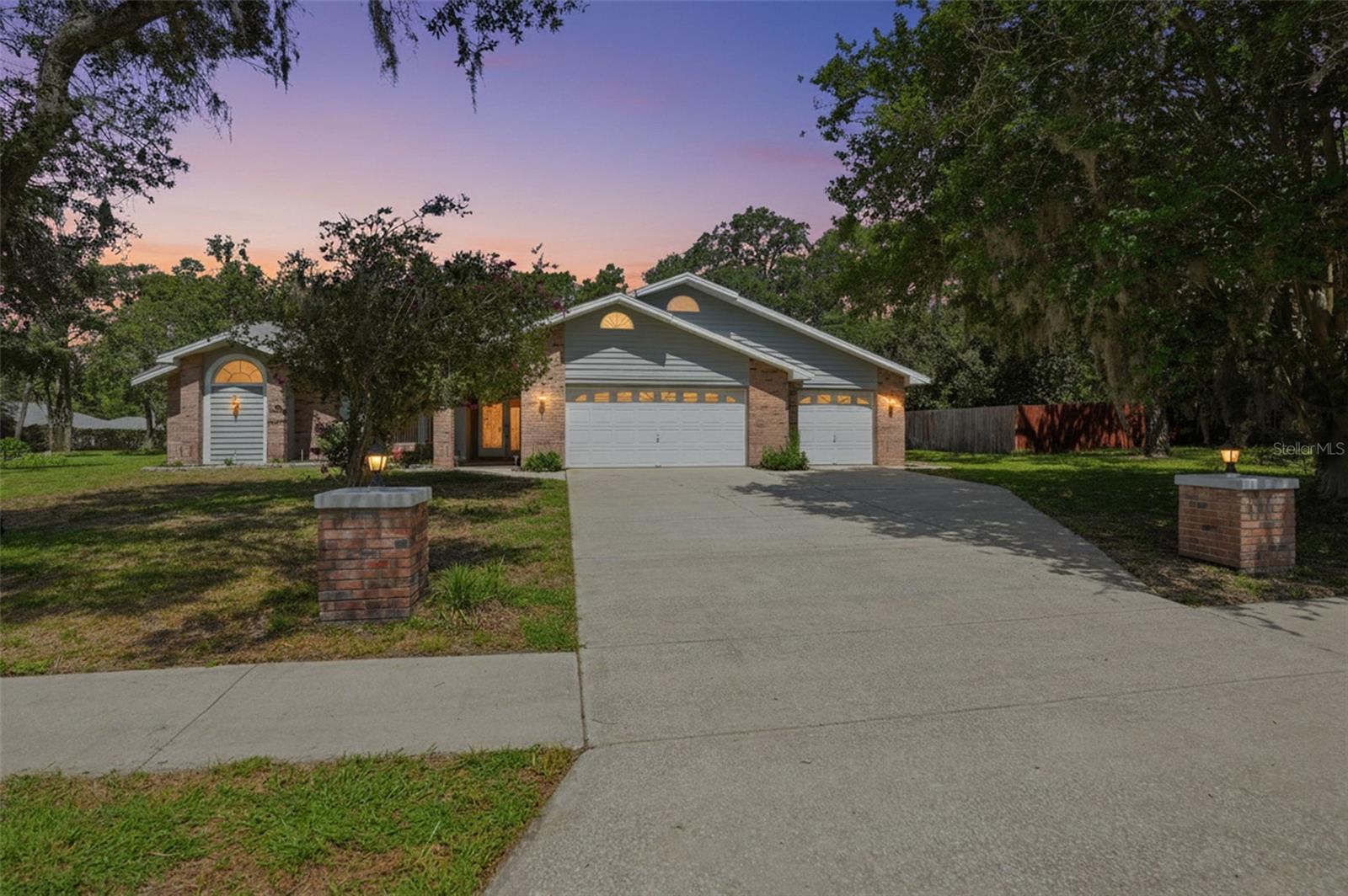AUTUMN OAKS - Residential