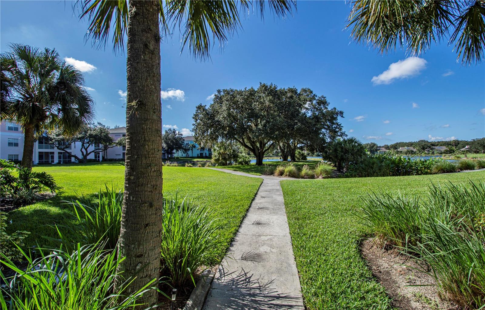HERITAGE OAK PARK/WATERSIDE CLUB 02 AT HERITAGE - Residential