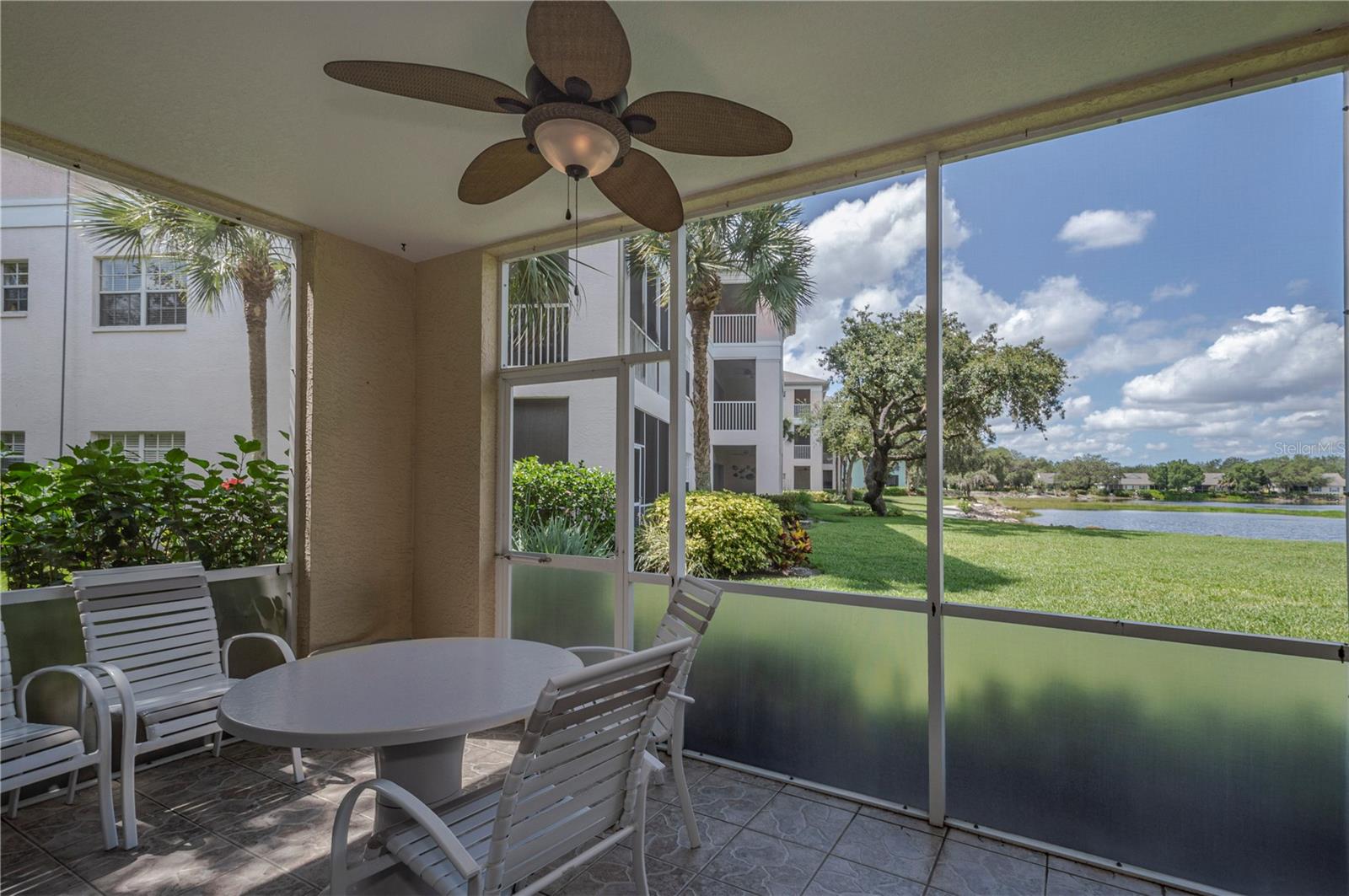 HERITAGE OAK PARK/WATERSIDE CLUB 02 AT HERITAGE - Residential
