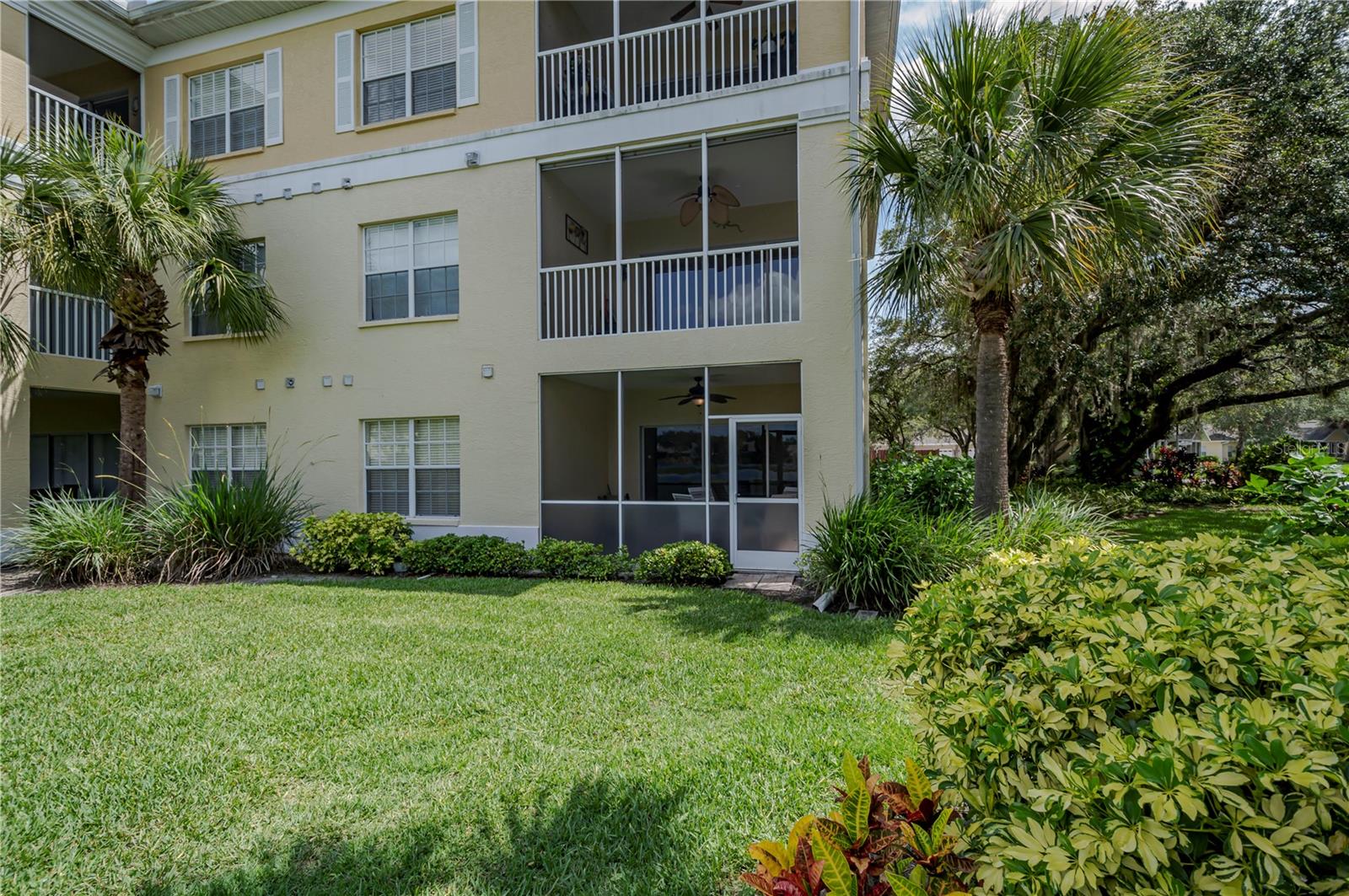 HERITAGE OAK PARK/WATERSIDE CLUB 02 AT HERITAGE - Residential
