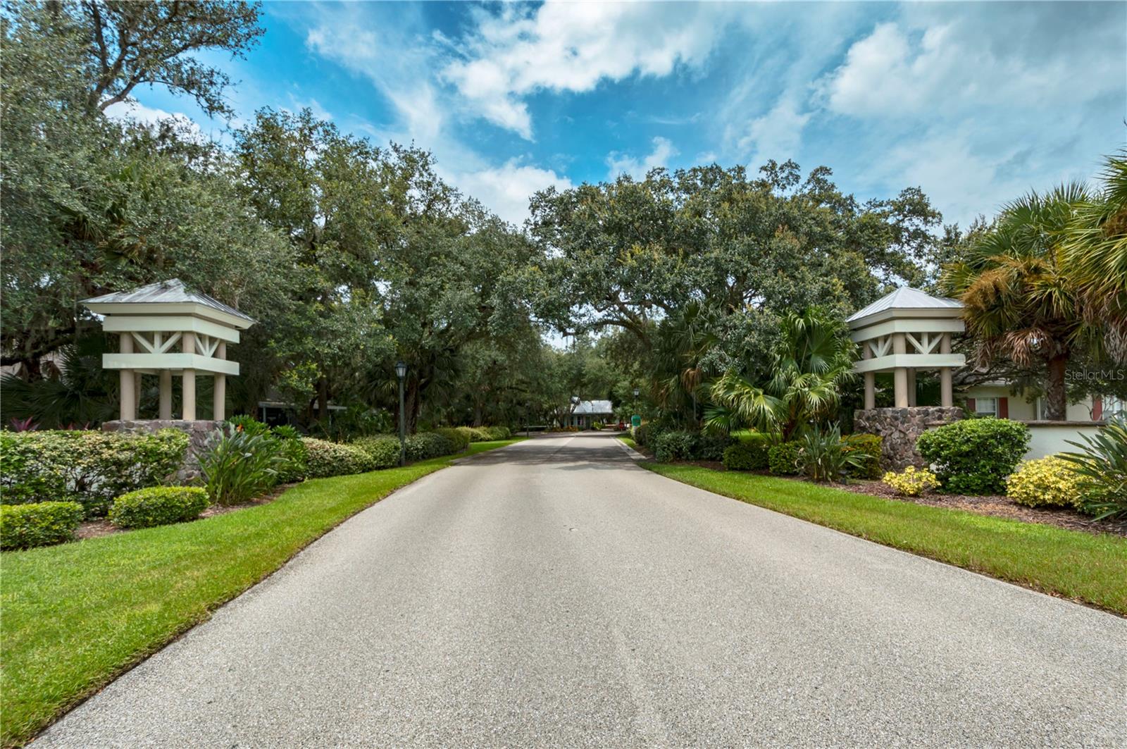 HERITAGE OAK PARK/WATERSIDE CLUB 02 AT HERITAGE - Residential