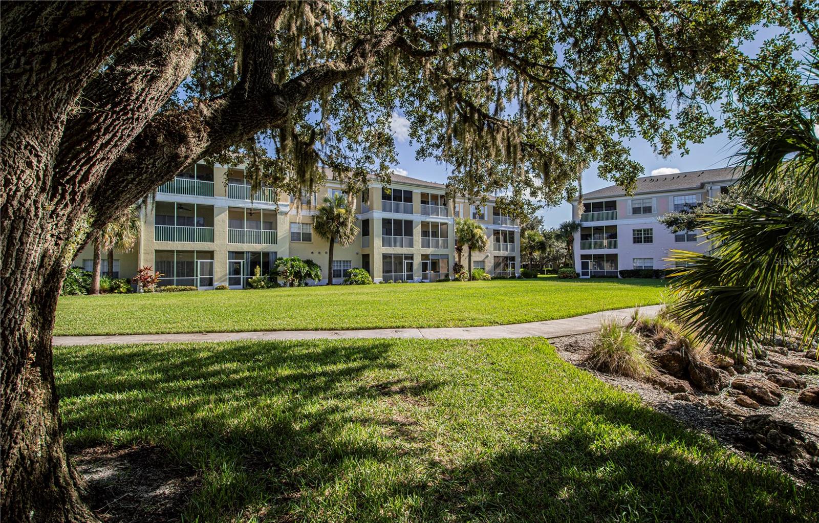 HERITAGE OAK PARK/WATERSIDE CLUB 02 AT HERITAGE - Residential