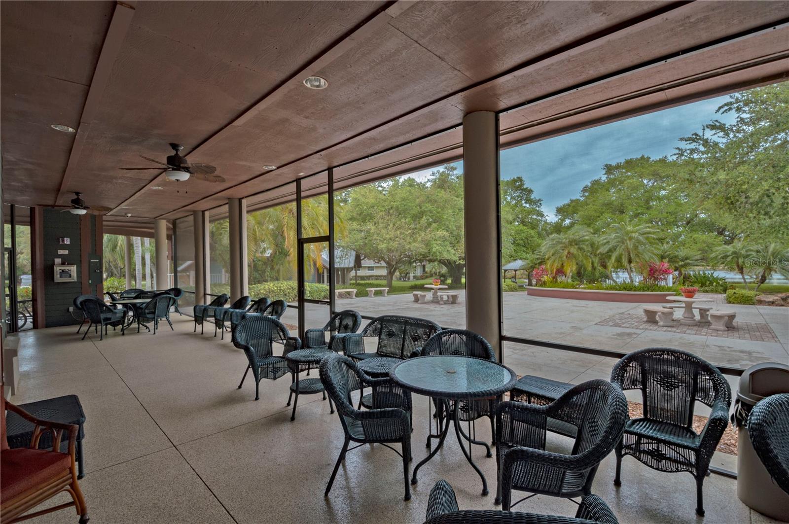 HERITAGE OAK PARK/WATERSIDE CLUB 02 AT HERITAGE - Residential