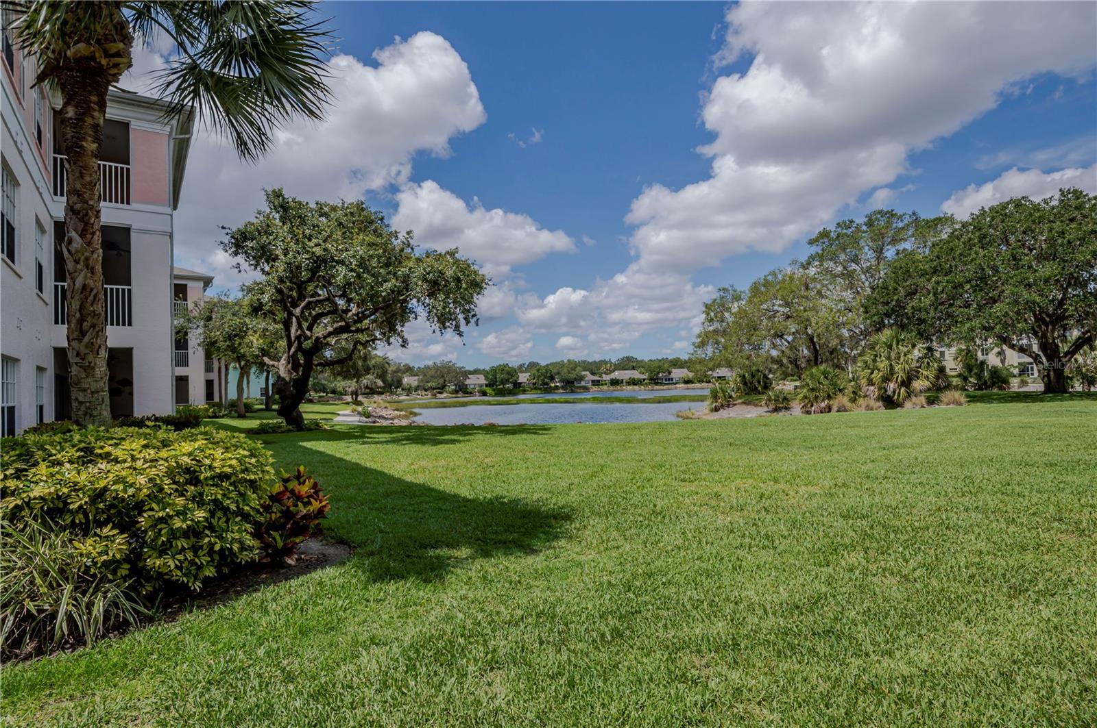 HERITAGE OAK PARK/WATERSIDE CLUB 02 AT HERITAGE - Residential