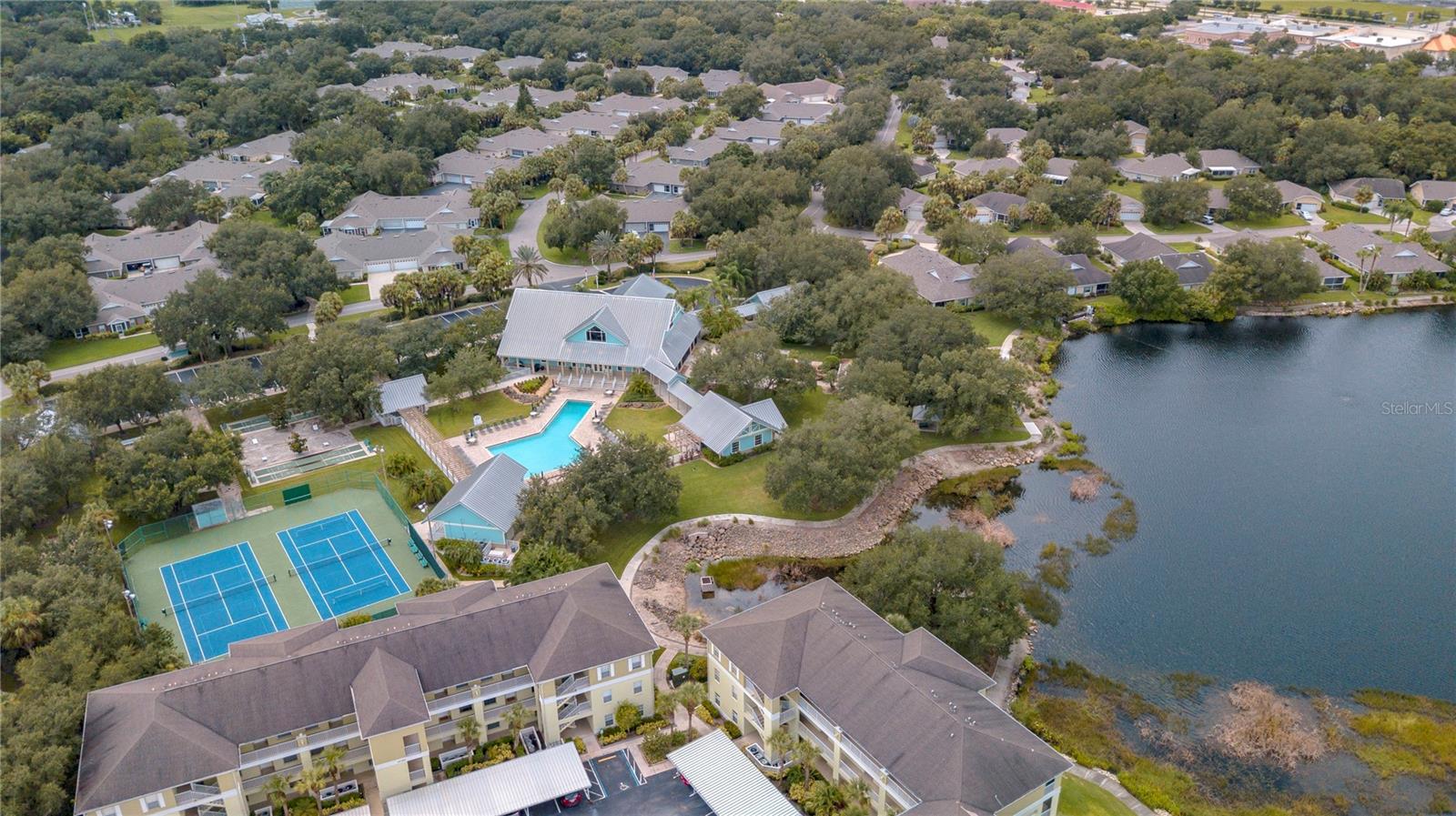 HERITAGE OAK PARK/WATERSIDE CLUB 02 AT HERITAGE - Residential