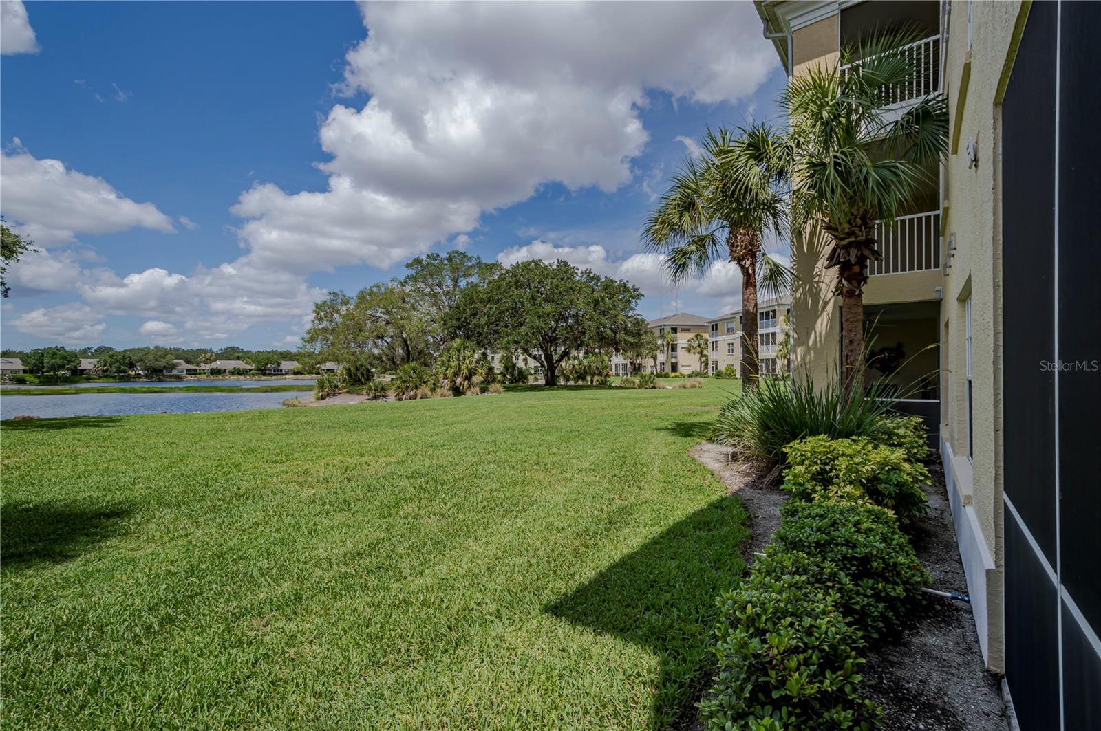 HERITAGE OAK PARK/WATERSIDE CLUB 02 AT HERITAGE - Residential