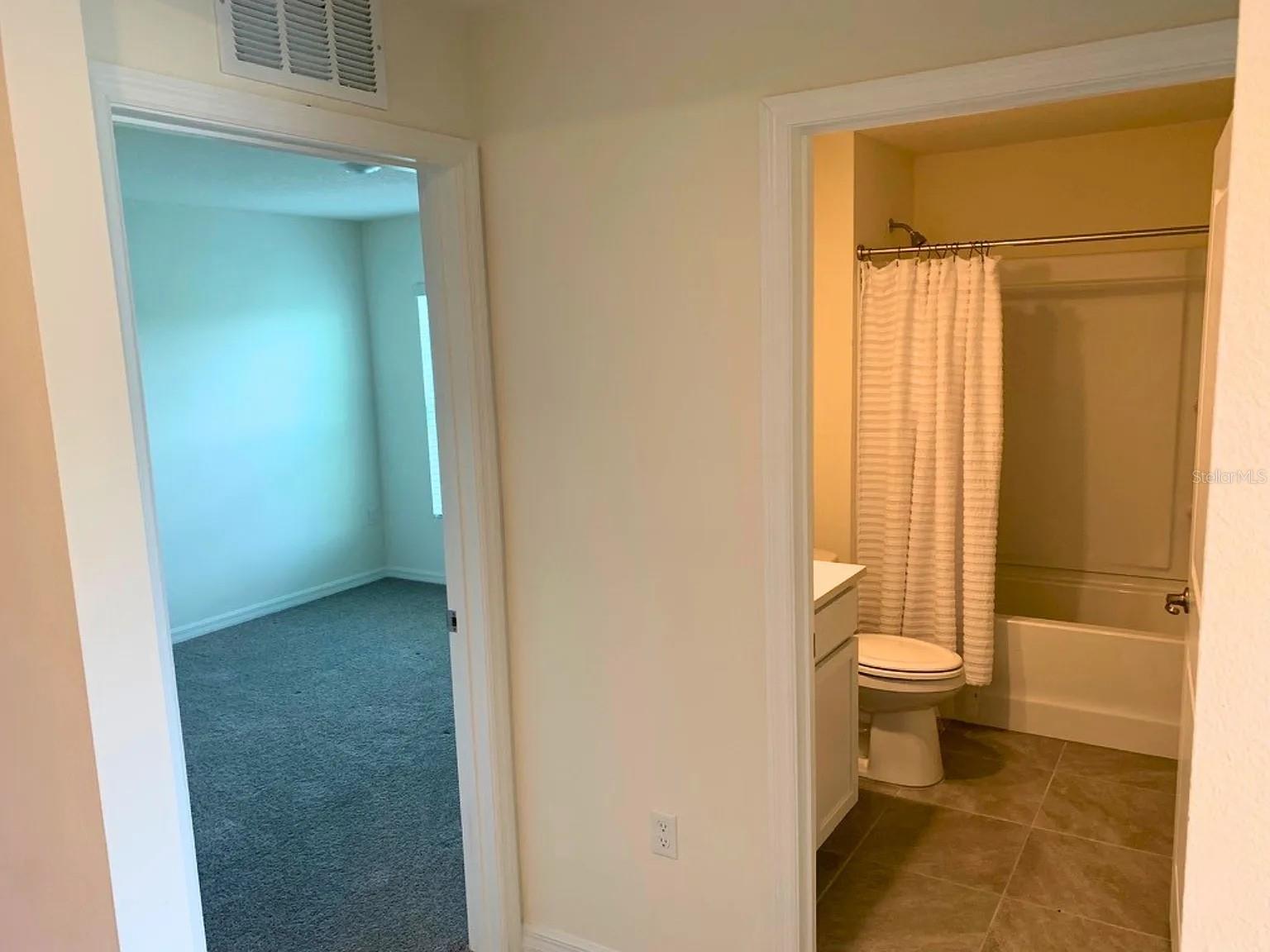 TWISTED OAKS - Residential Lease
