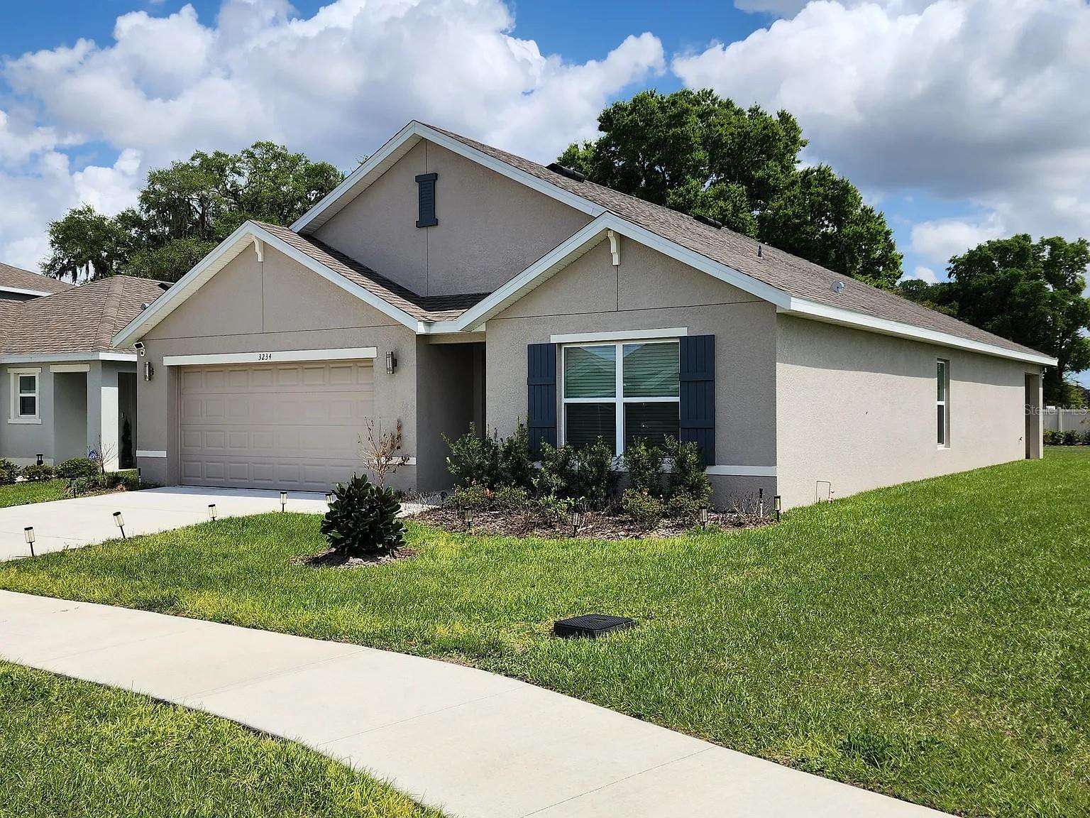 TWISTED OAKS - Residential Lease