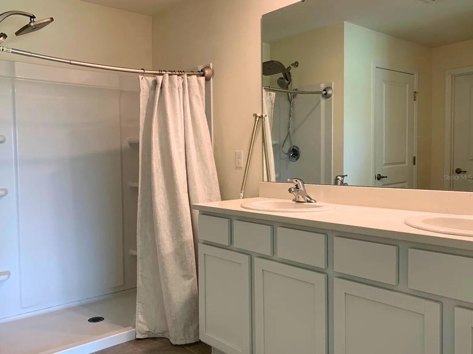 TWISTED OAKS - Residential Lease