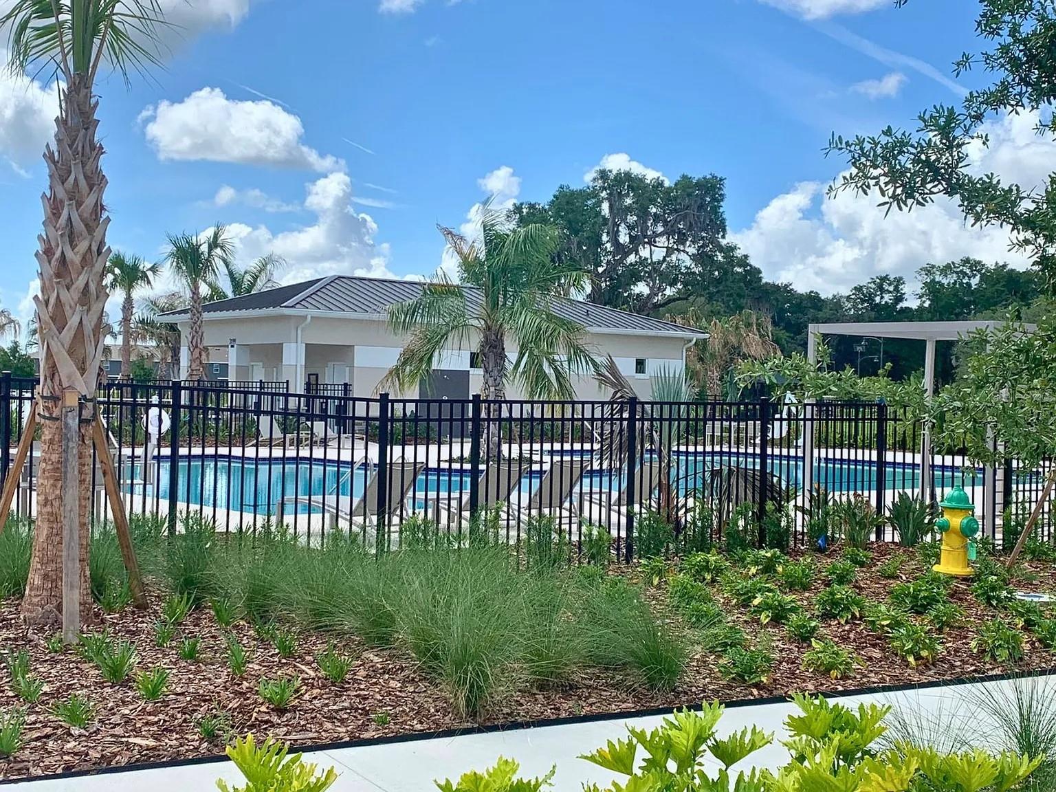 TWISTED OAKS - Residential Lease