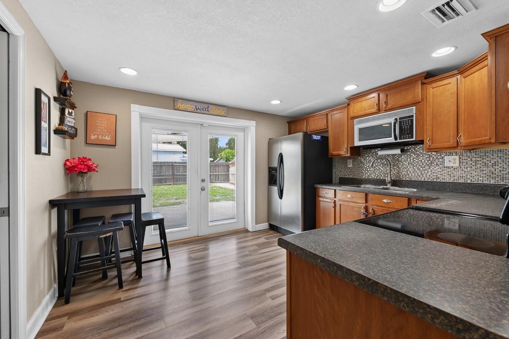 FAIRLAWN PARK MANOR - Residential