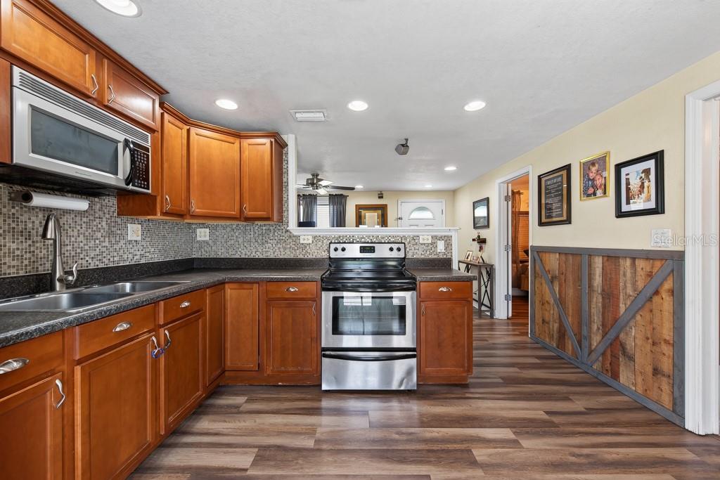 FAIRLAWN PARK MANOR - Residential