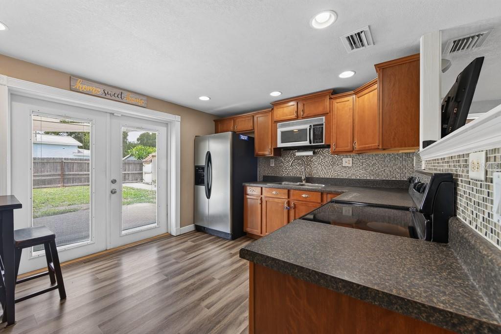 FAIRLAWN PARK MANOR - Residential
