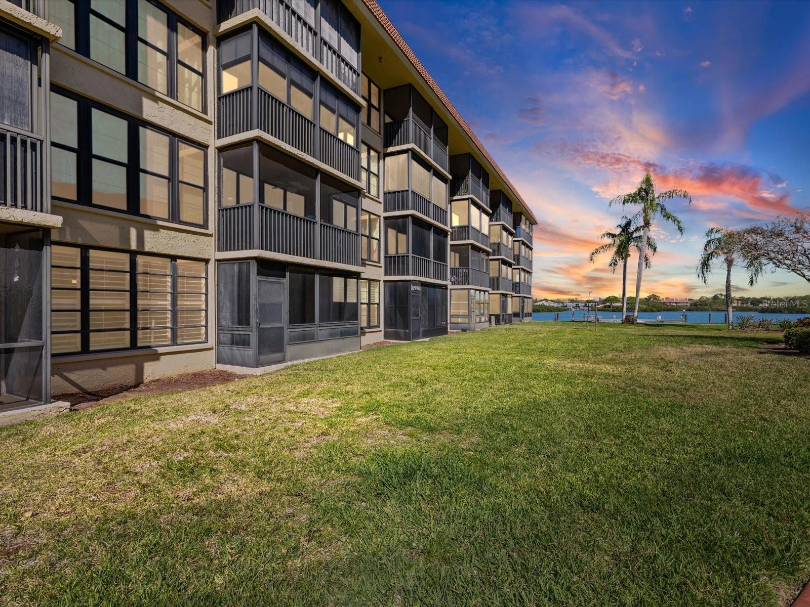 BAY MARINER THE CONDO - Residential