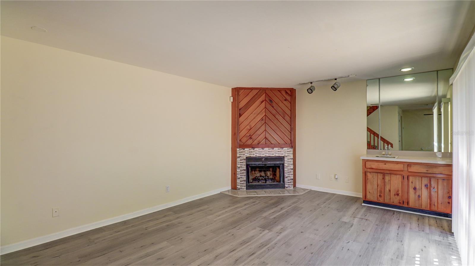 QUAIL RUN PH II A CONDO - Residential Lease