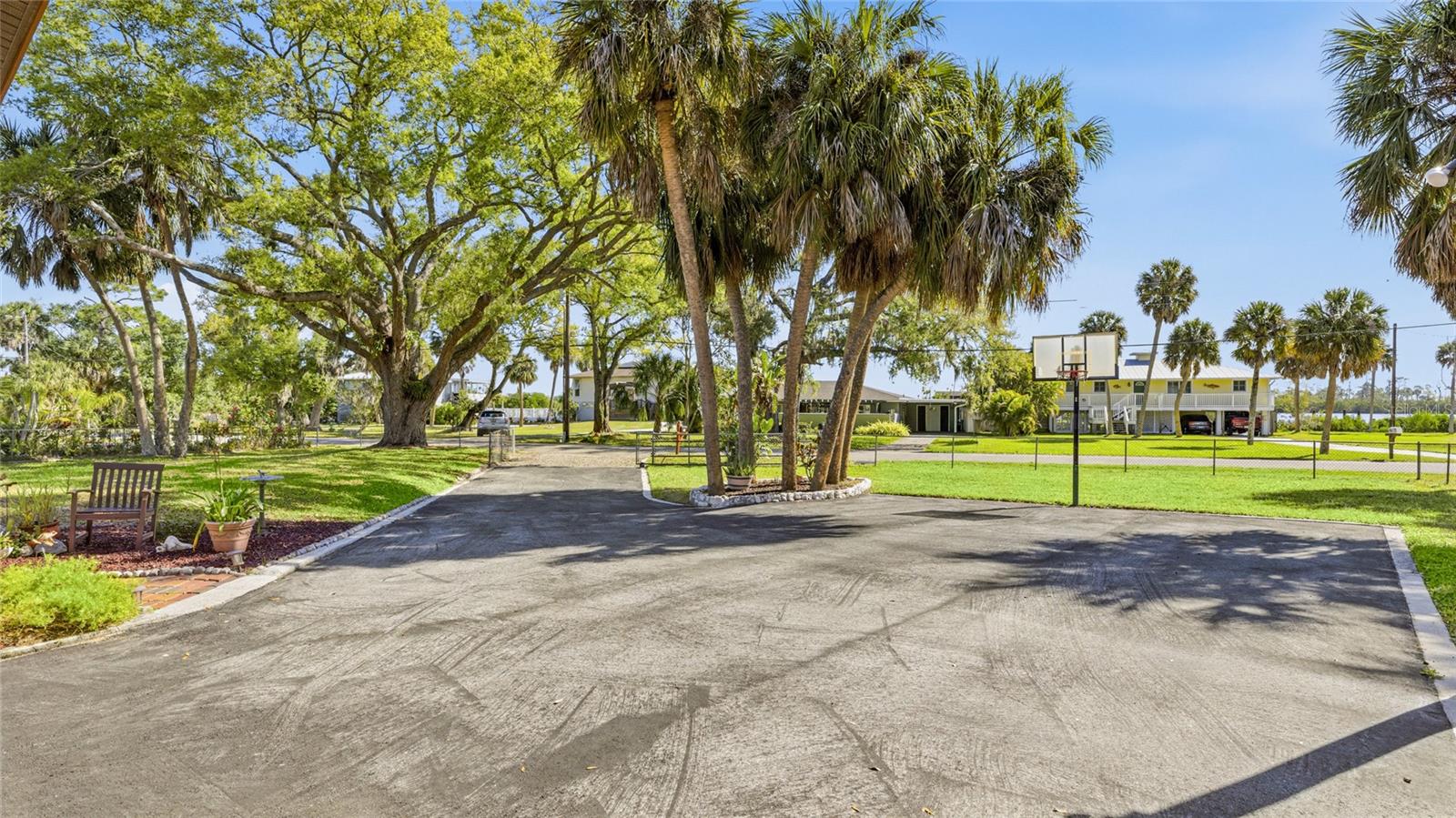 TROPICAL SHORES - Residential