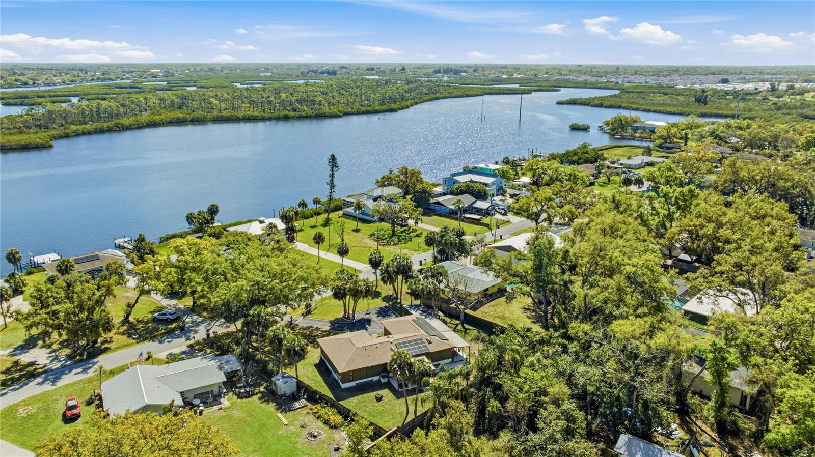 TROPICAL SHORES - Residential