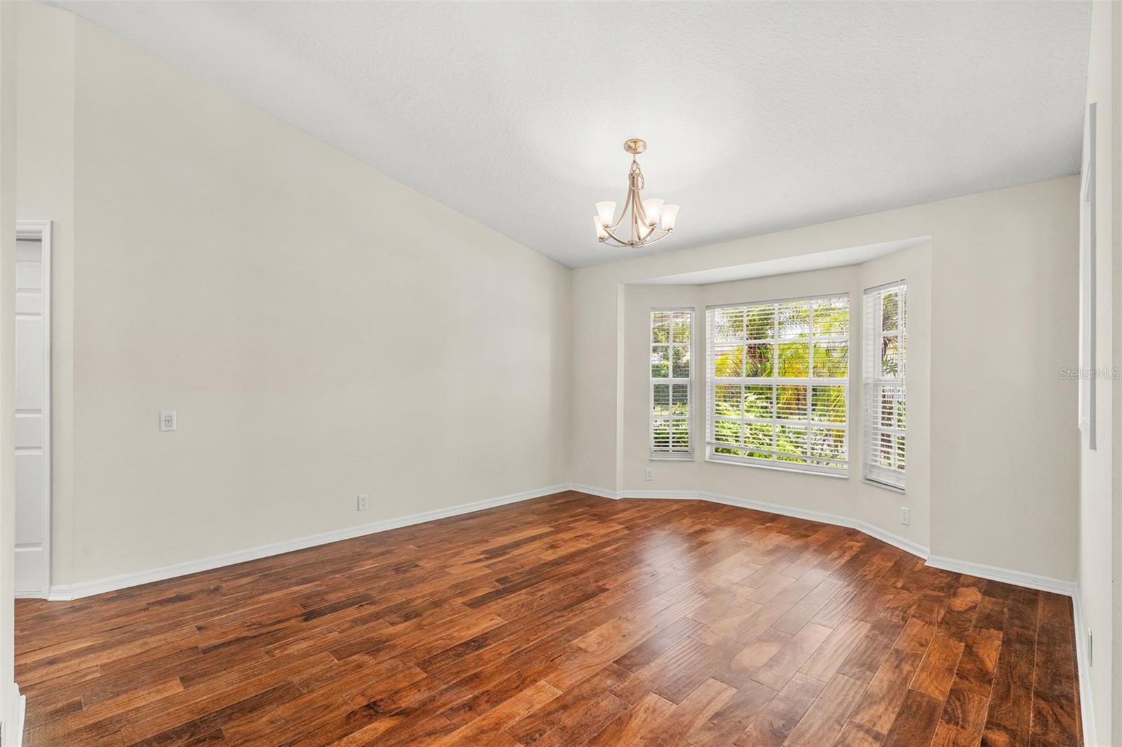 CHEVY CHASE ESTATES PH TWO - Residential Lease
