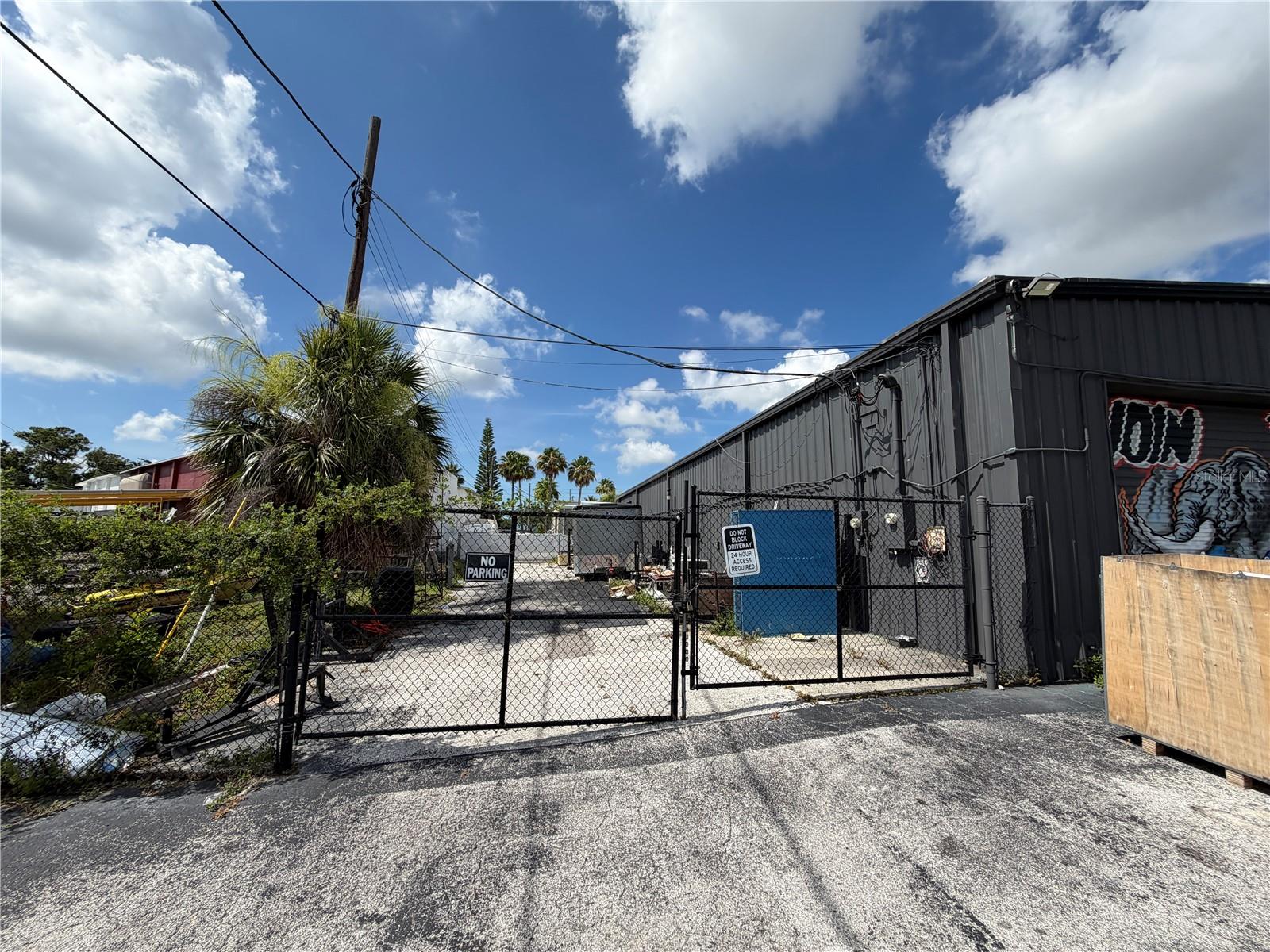 PROGRESSIVE PARK - Commercial Sale