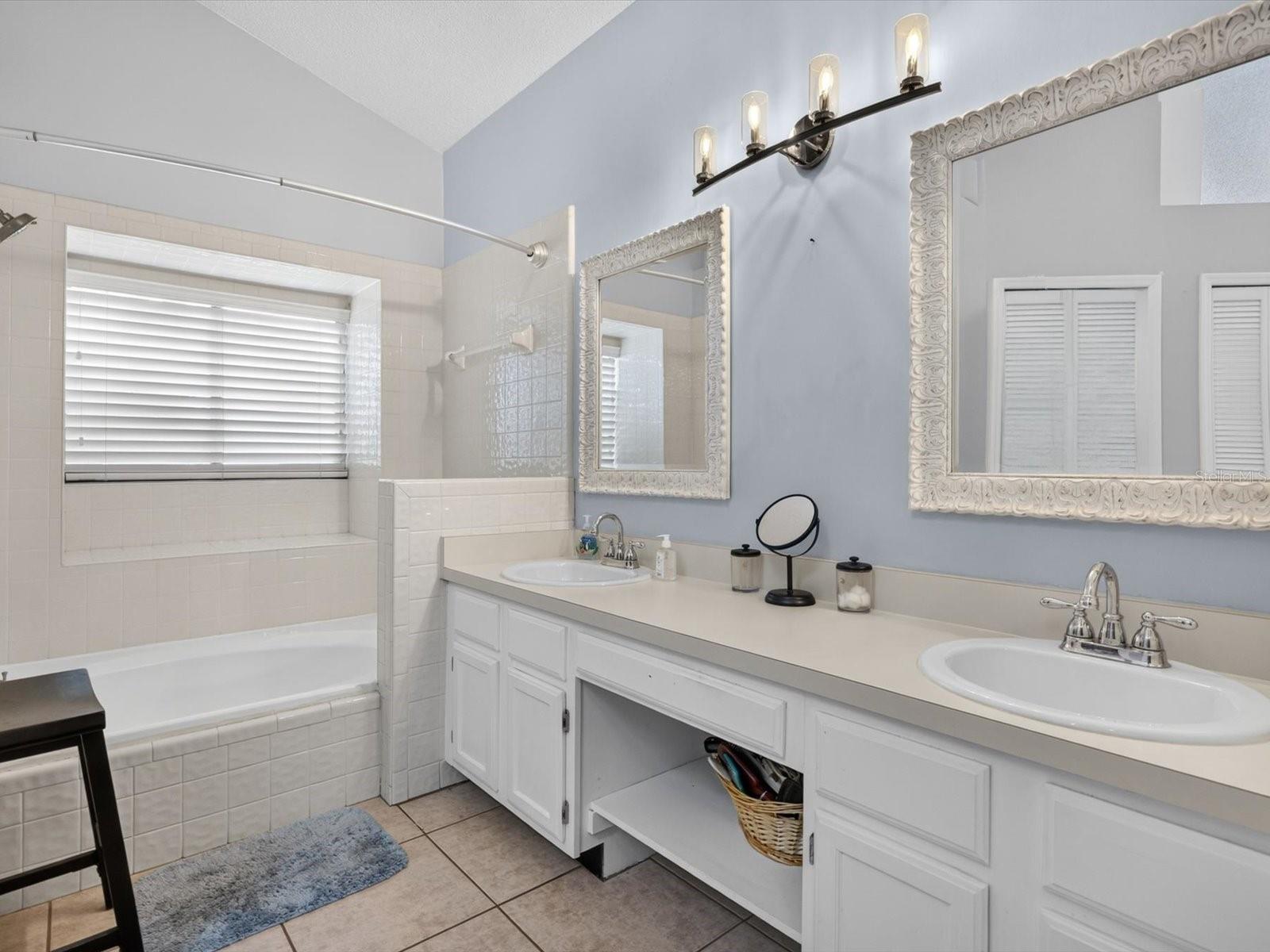 TIFFANY WOODS - Residential