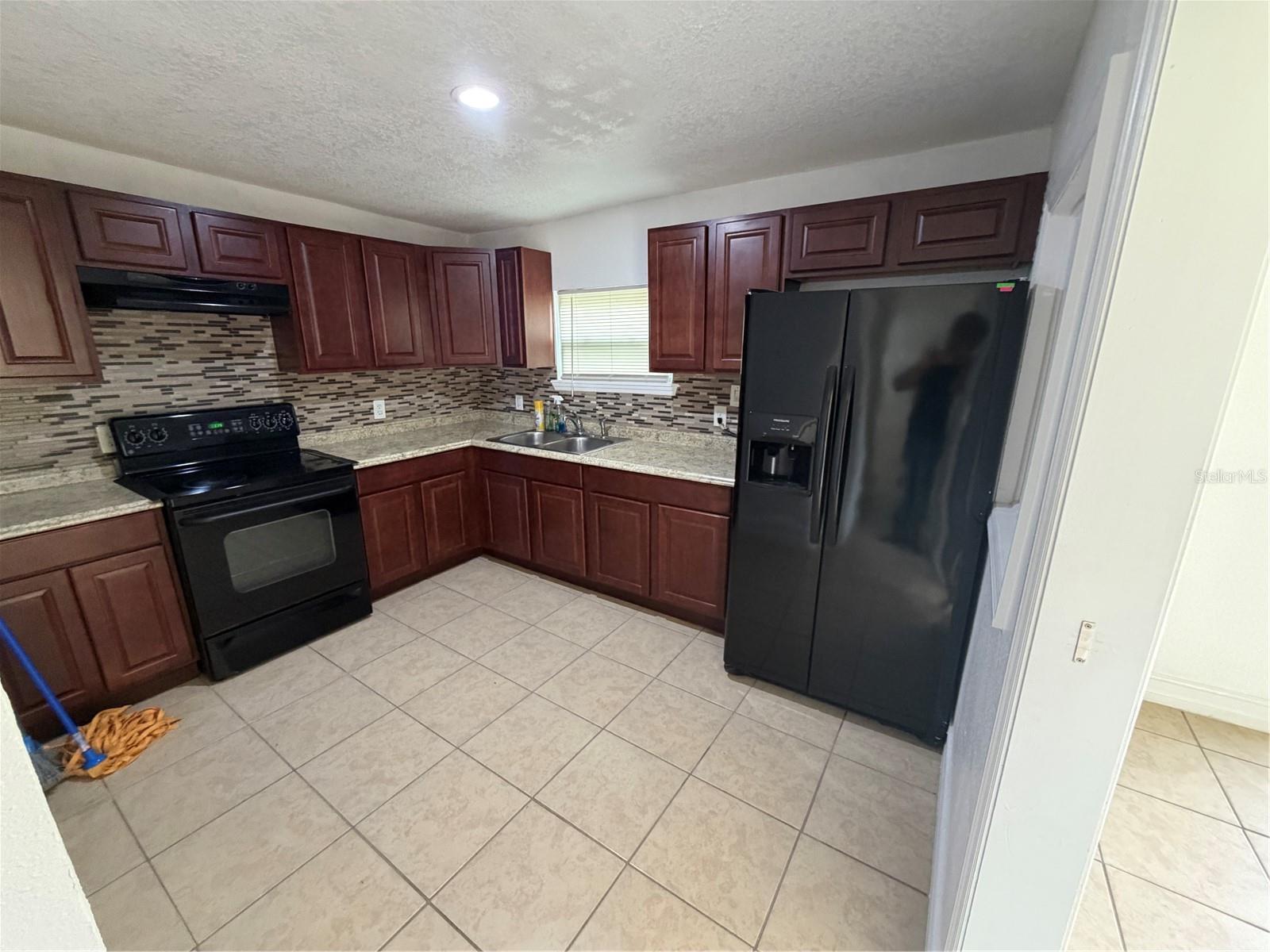 LAKE MANN SHORES - Residential Lease