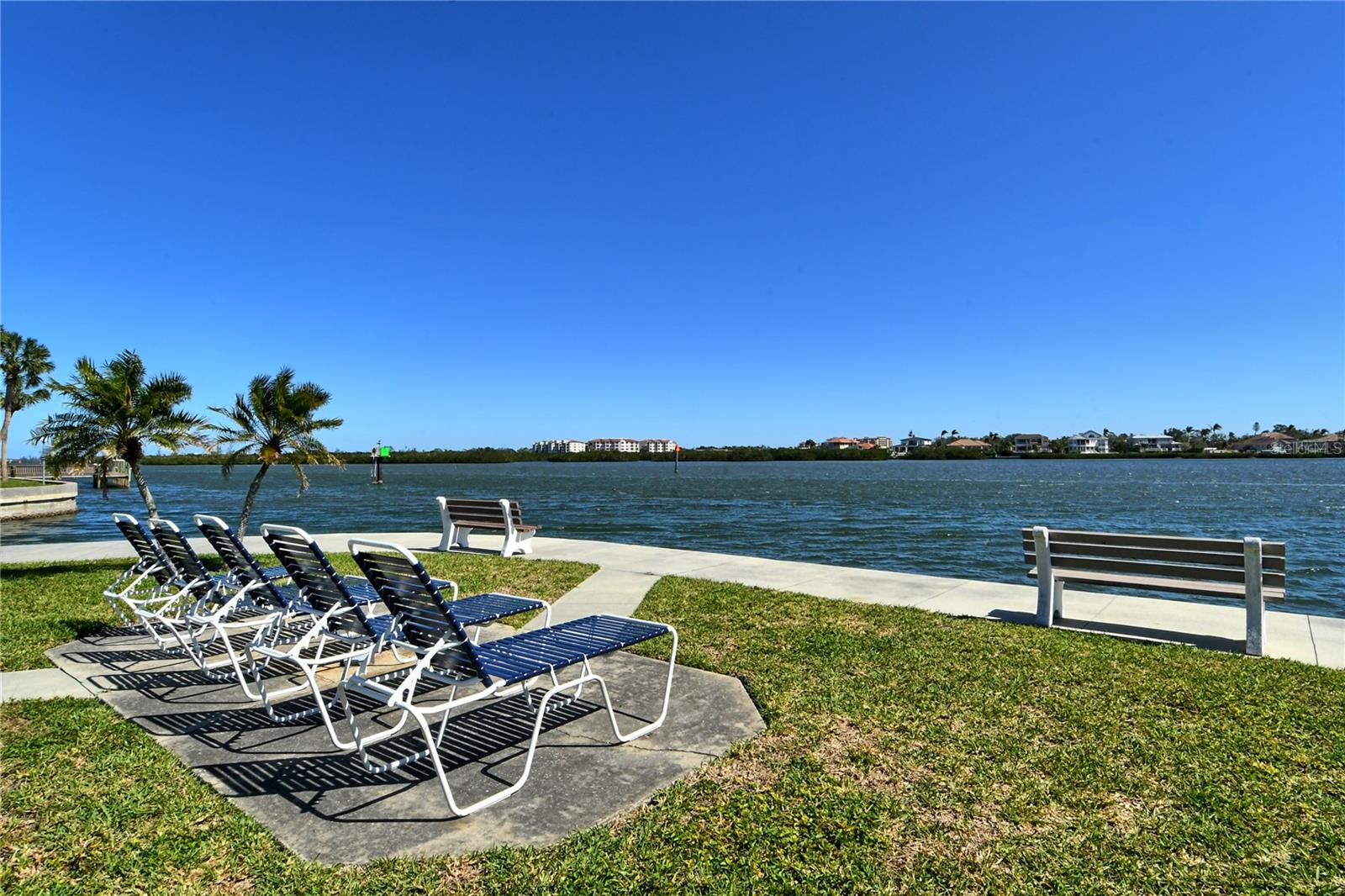 HARBOR TOWERS YACHT & RACQUET CLUB - Residential