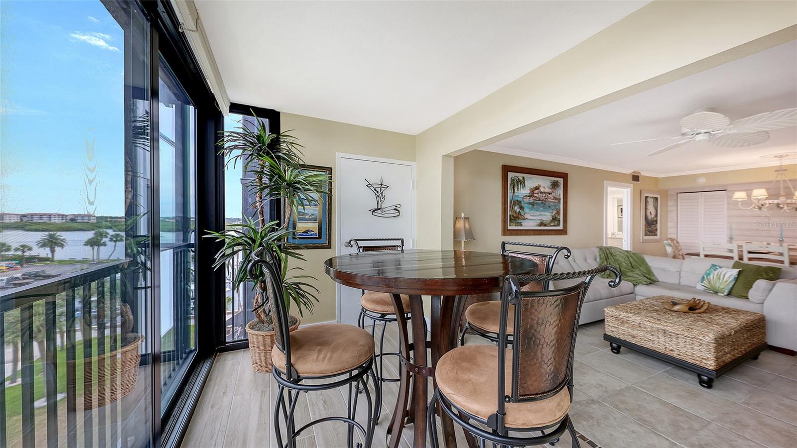 HARBOR TOWERS YACHT & RACQUET CLUB - Residential