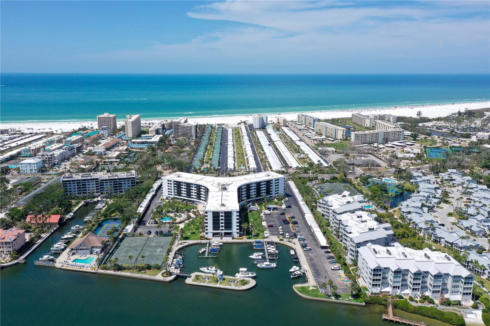 HARBOR TOWERS YACHT & RACQUET CLUB - Residential