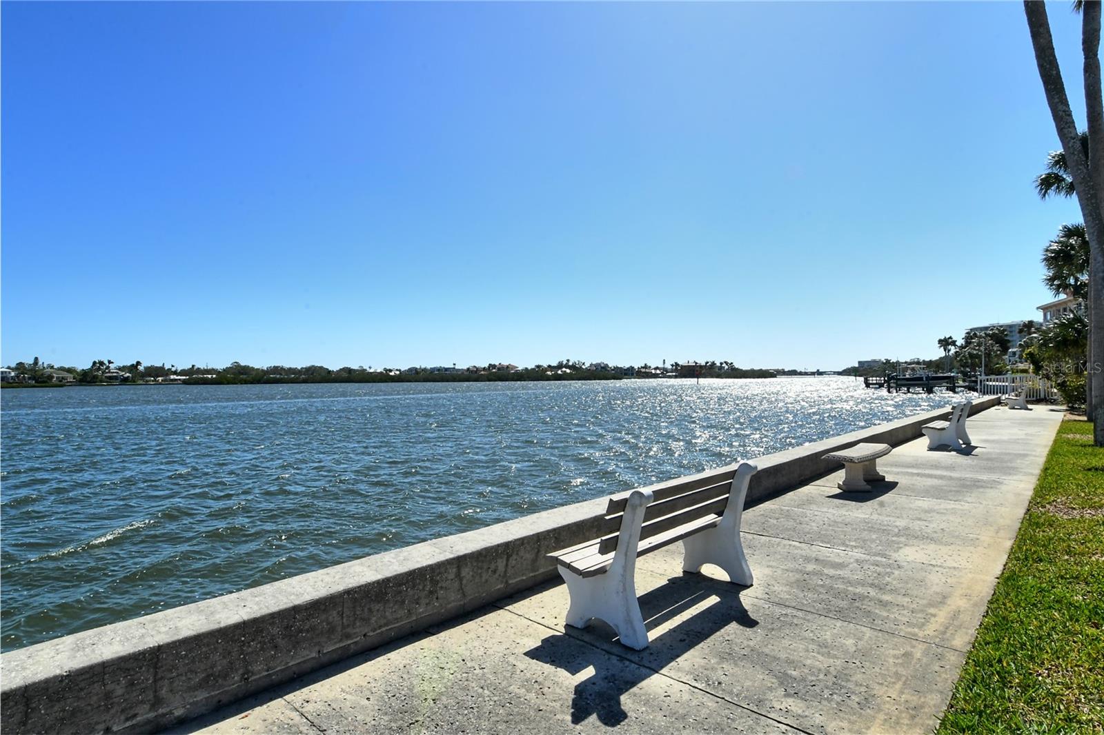 HARBOR TOWERS YACHT & RACQUET CLUB - Residential