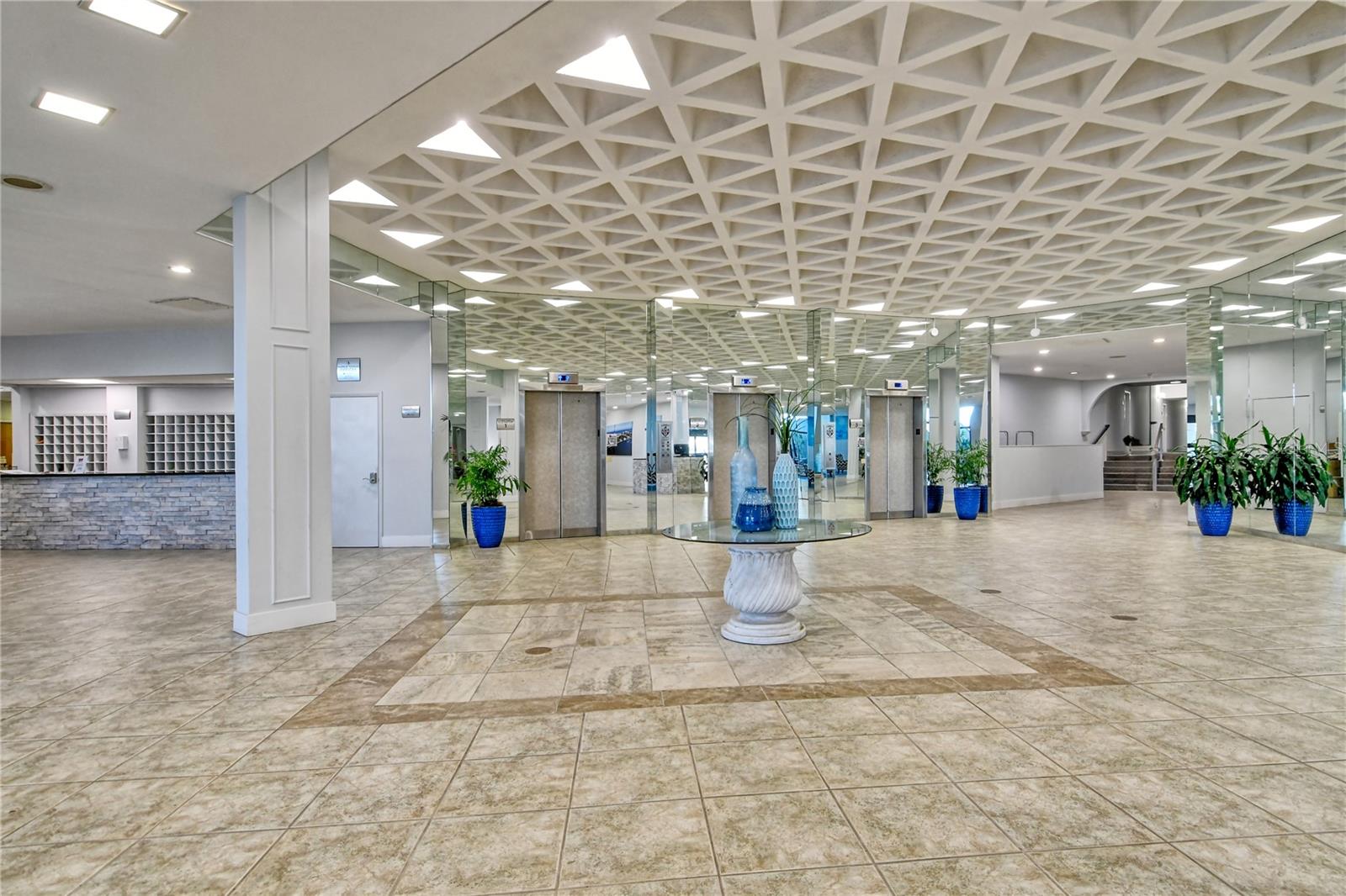 HARBOR TOWERS YACHT & RACQUET CLUB - Residential