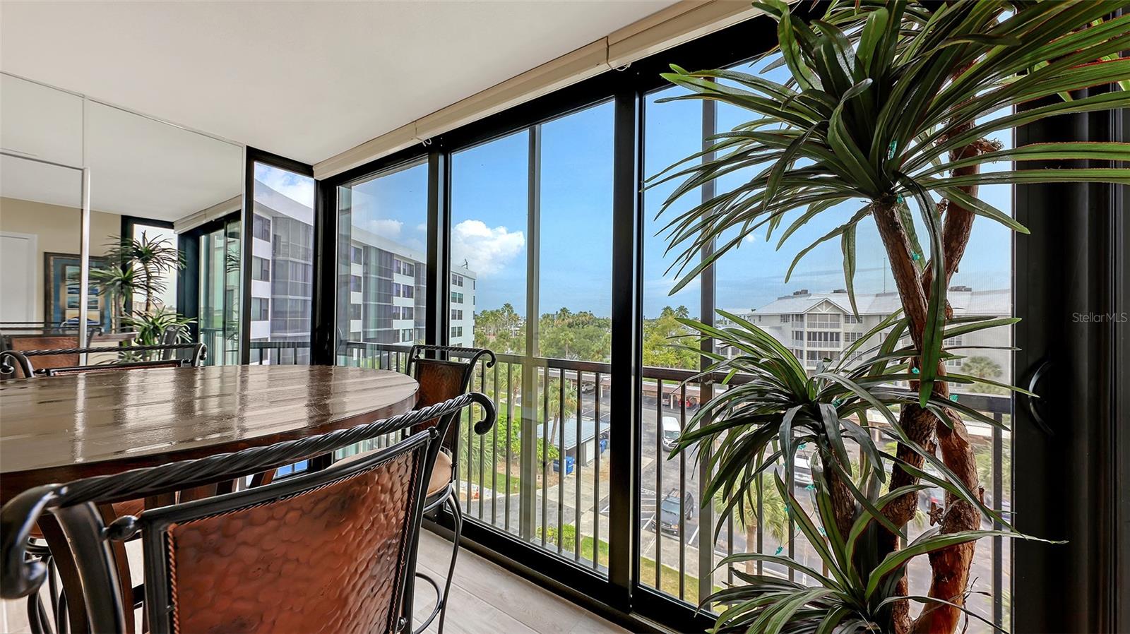 HARBOR TOWERS YACHT & RACQUET CLUB - Residential