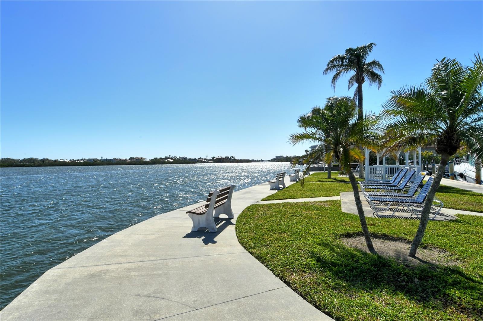 HARBOR TOWERS YACHT & RACQUET CLUB - Residential