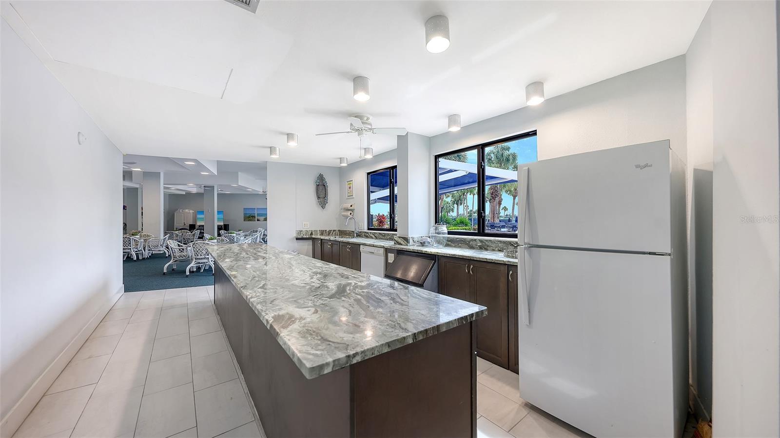 HARBOR TOWERS YACHT & RACQUET CLUB - Residential