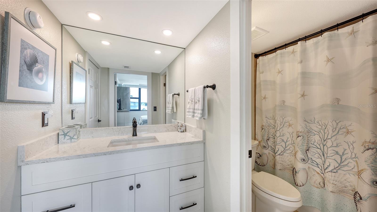 HARBOR TOWERS YACHT & RACQUET CLUB - Residential
