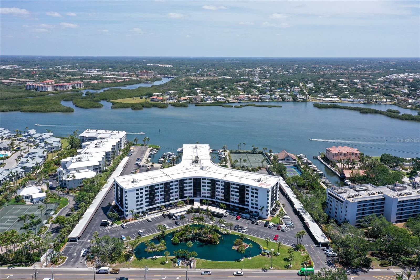 HARBOR TOWERS YACHT & RACQUET CLUB - Residential