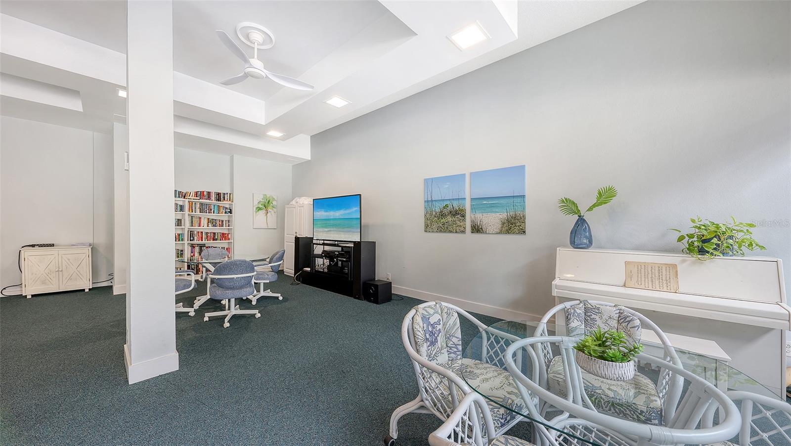 HARBOR TOWERS YACHT & RACQUET CLUB - Residential