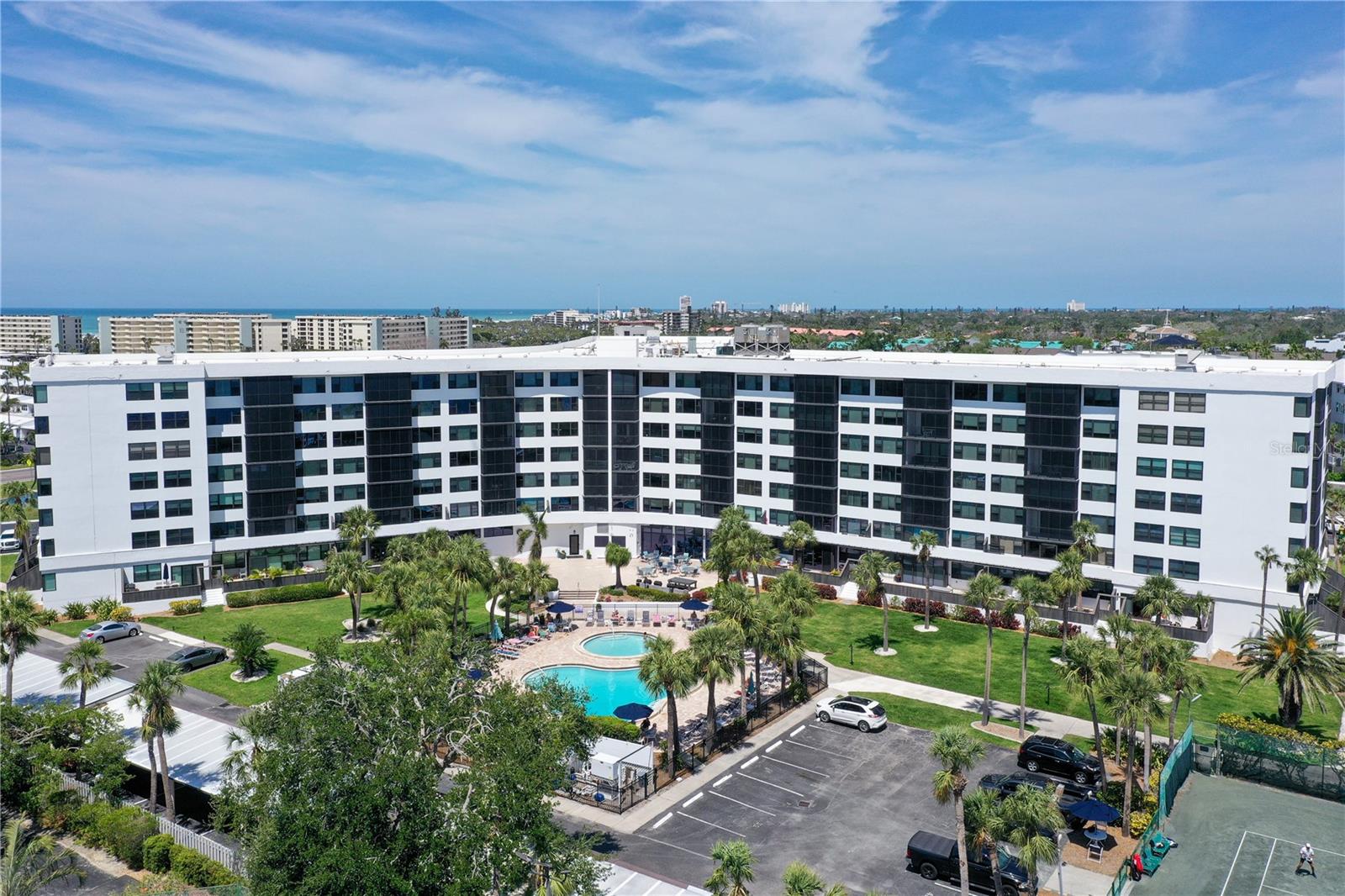 HARBOR TOWERS YACHT & RACQUET CLUB - Residential