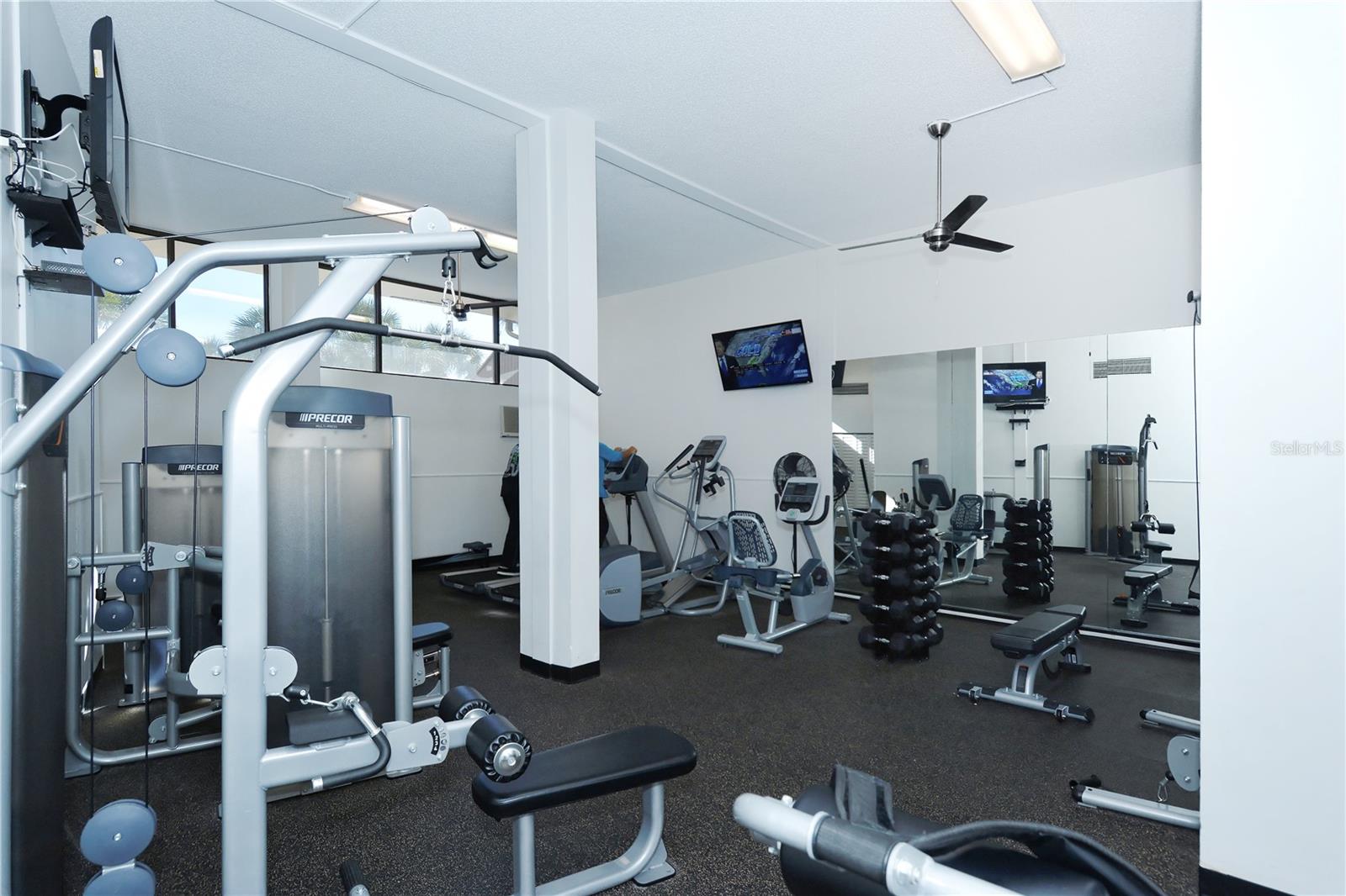 HARBOR TOWERS YACHT & RACQUET CLUB - Residential