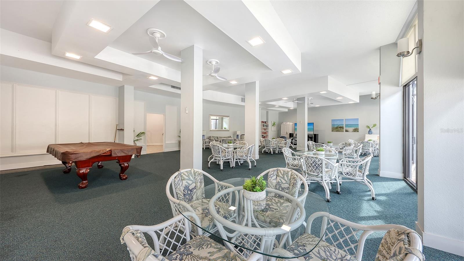 HARBOR TOWERS YACHT & RACQUET CLUB - Residential