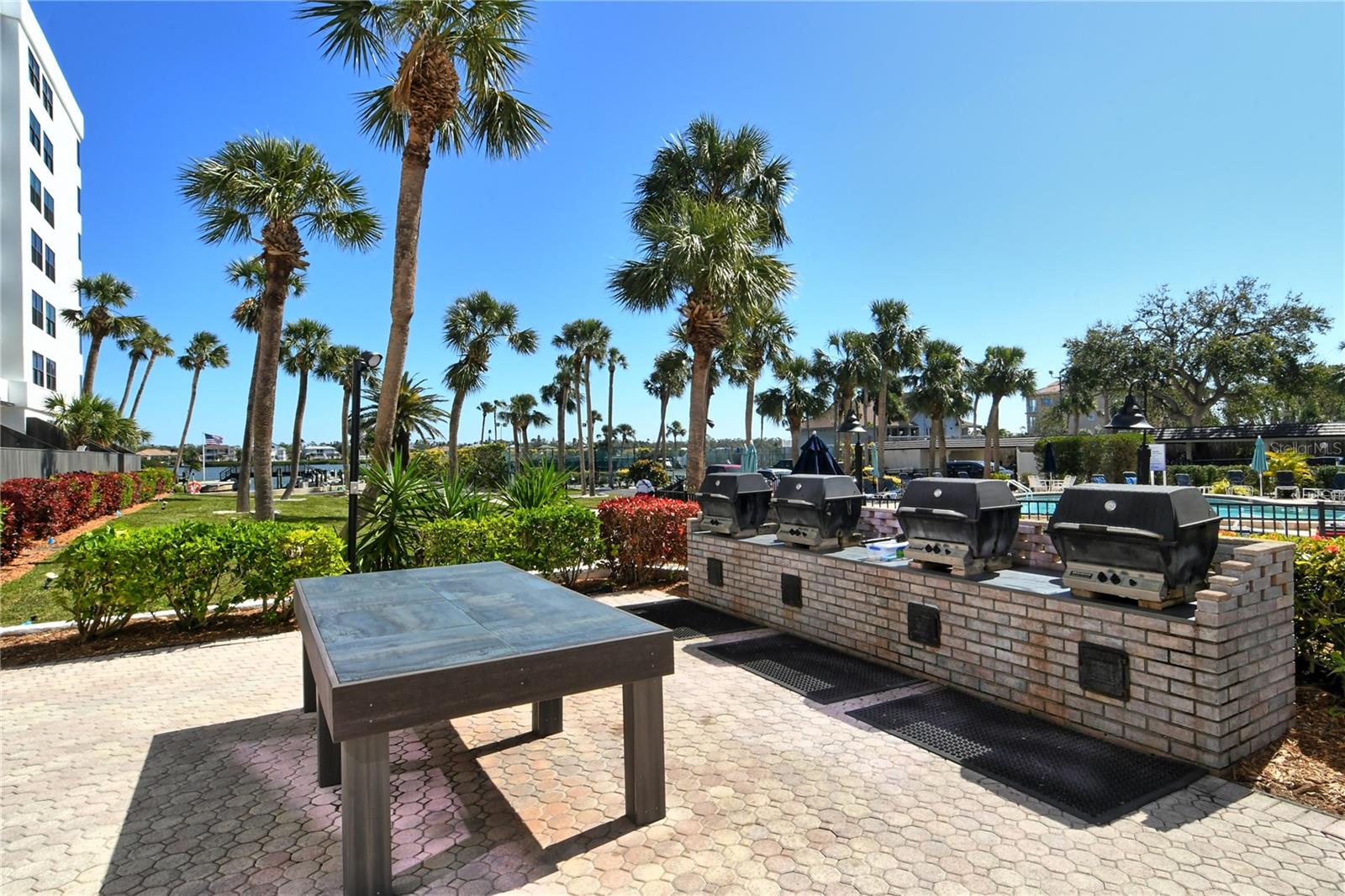 HARBOR TOWERS YACHT & RACQUET CLUB - Residential