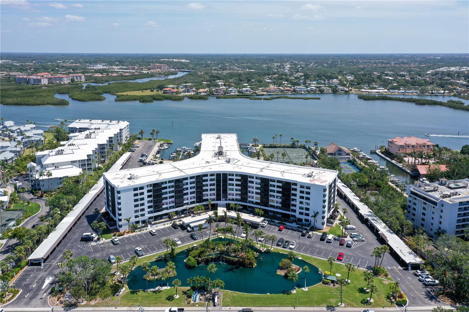 HARBOR TOWERS YACHT & RACQUET CLUB - Residential